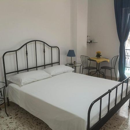 Alvarez De Toledo Bed and Breakfast Napoli Esterno foto